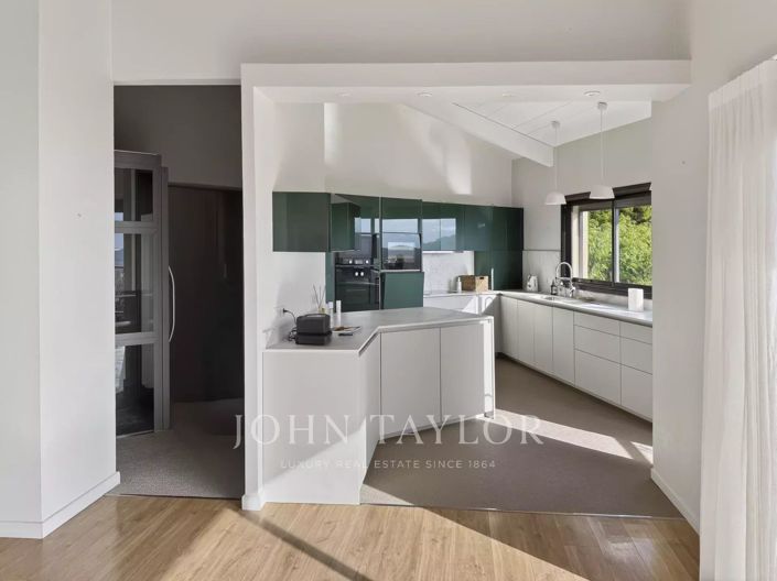 Image No.16-7 Bed House for sale