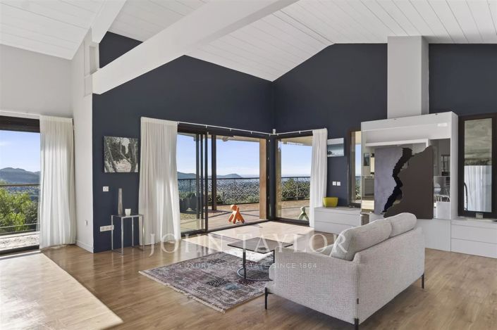 Image No.8-7 Bed House for sale