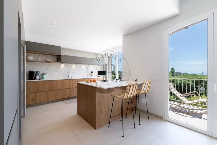 Image No.2-5 Bed House for sale