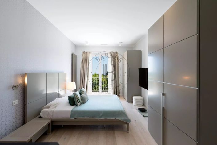 Image No.6-5 Bed House for sale
