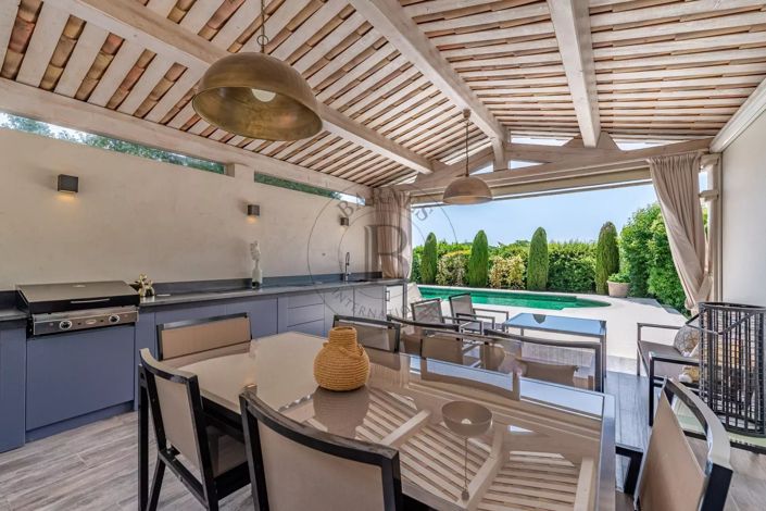 Image No.9-5 Bed House for sale