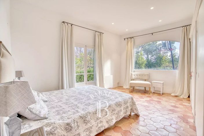 Image No.5-5 Bed House for sale