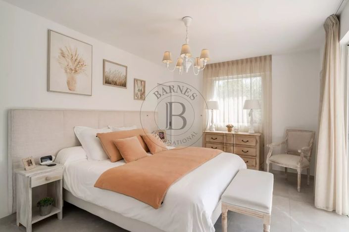 Image No.6-4 Bed House for sale