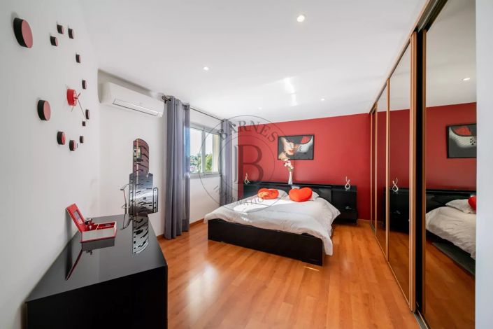 Image No.5-4 Bed House for sale