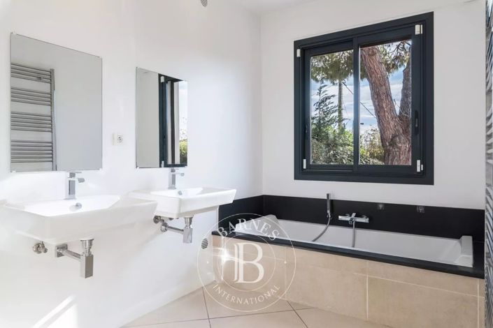 Image No.6-3 Bed House for sale