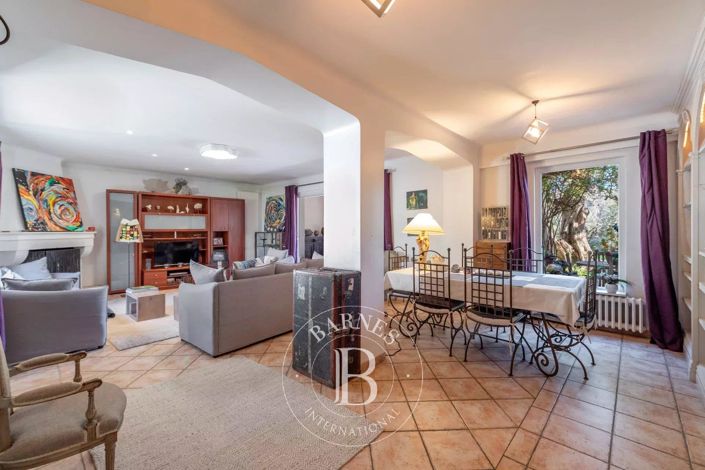 Image No.4-5 Bed House for sale