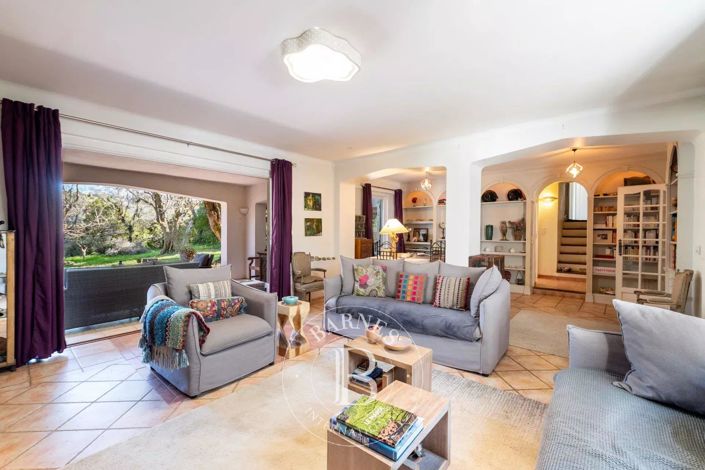 Image No.5-5 Bed House for sale