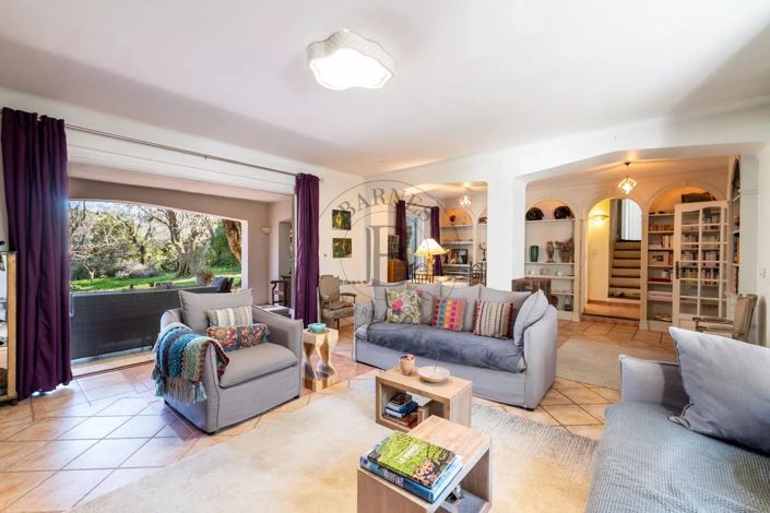 Image No.5-5 Bed House for sale