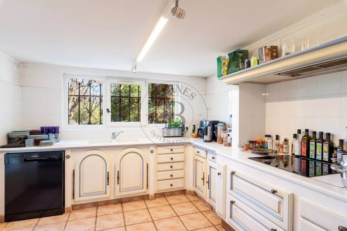 Image No.6-5 Bed House for sale