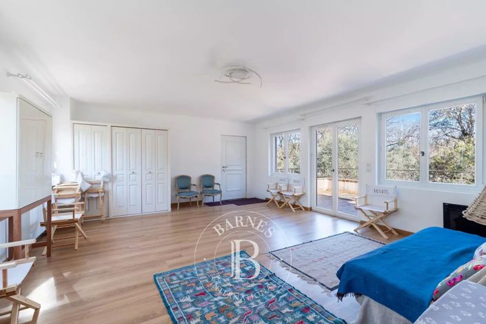 Image No.7-5 Bed House for sale