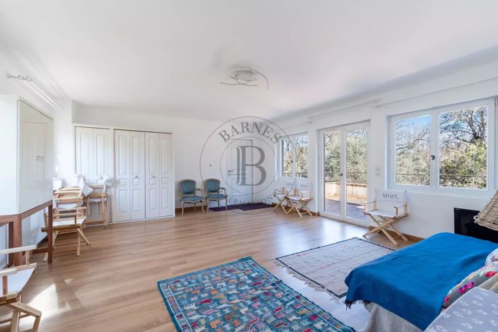 Image No.7-5 Bed House for sale