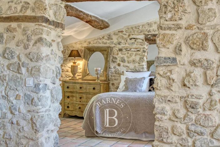 Image No.5-6 Bed House for sale