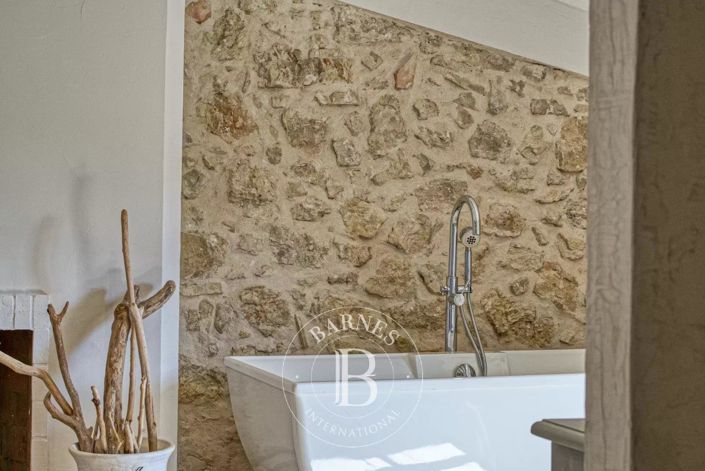 Image No.6-6 Bed House for sale