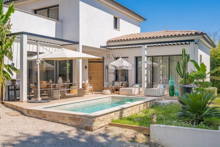 Image No.8-3 Bed House for sale