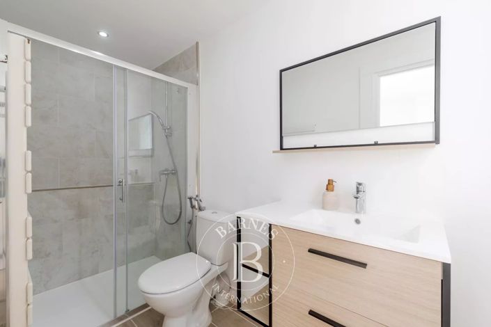 Image No.6-6 Bed House for sale