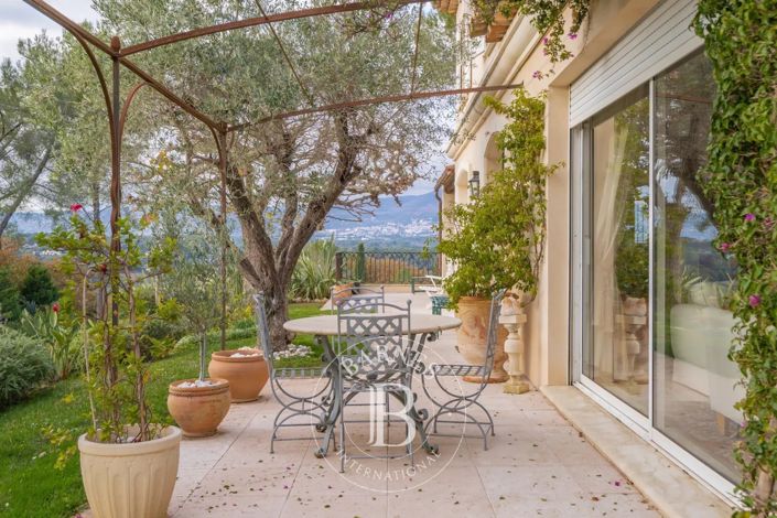 Image No.7-4 Bed House for sale