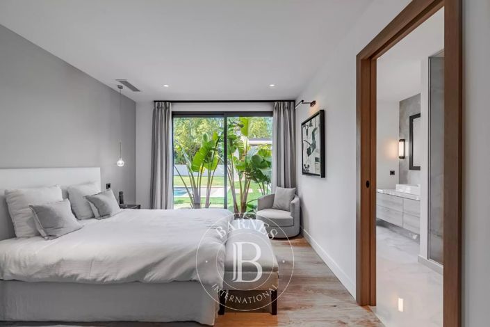 Image No.7-5 Bed House for sale
