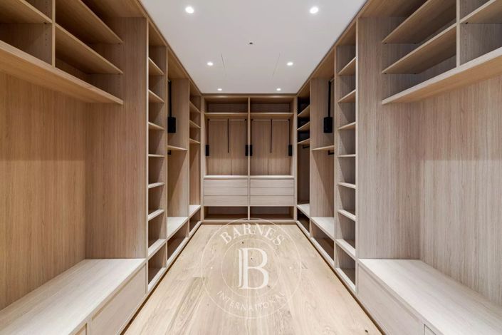 Image No.9-5 Bed House for sale