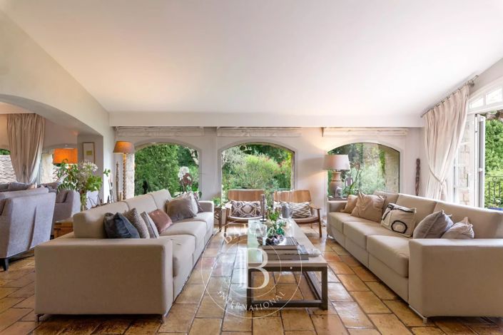 Image No.2-5 Bed House for sale
