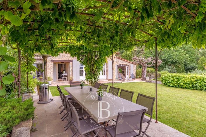 Image No.7-5 Bed House for sale