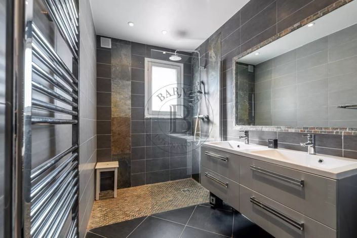 Image No.7-6 Bed House for sale