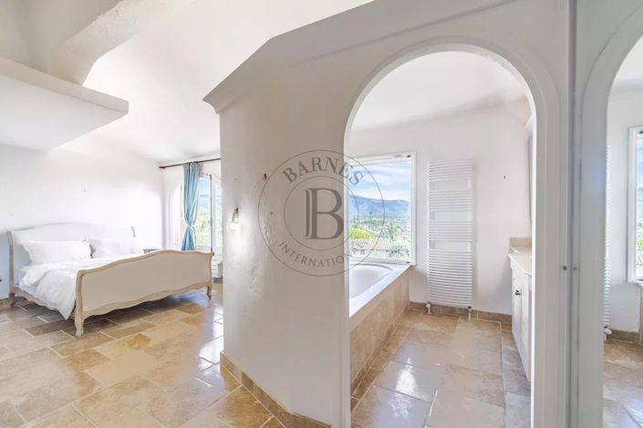 Image No.6-3 Bed House for sale