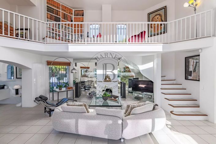 Image No.2-4 Bed House for sale