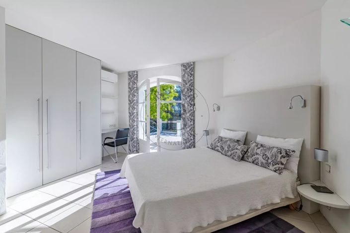 Image No.8-4 Bed House for sale