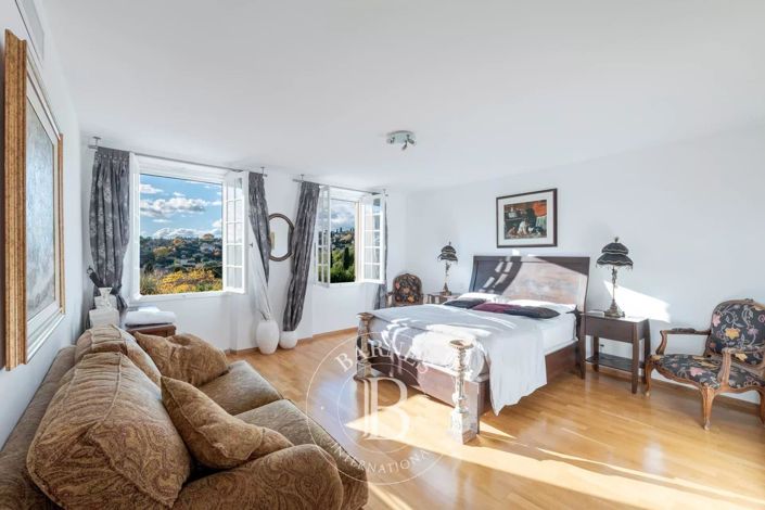 Image No.5-6 Bed House for sale