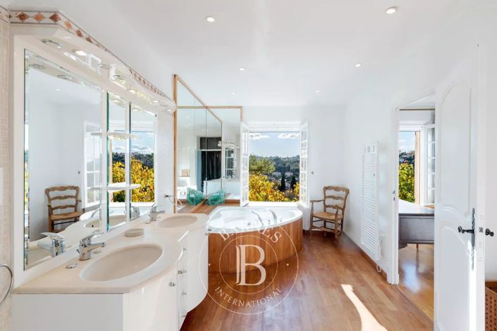 Image No.6-6 Bed House for sale