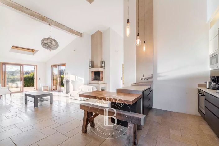 Image No.7-6 Bed House for sale