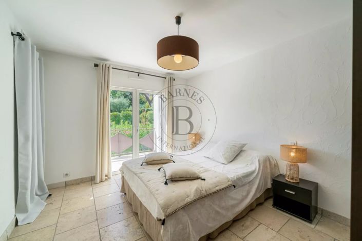 Image No.7-5 Bed House for sale