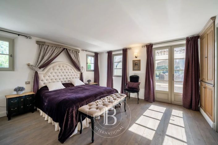 Image No.7-6 Bed House for sale