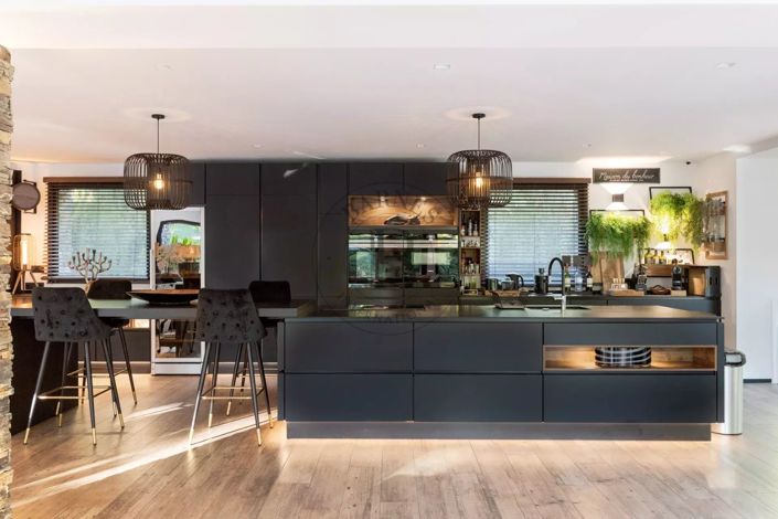 Image No.3-6 Bed House for sale