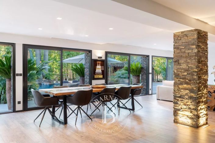 Image No.4-6 Bed House for sale