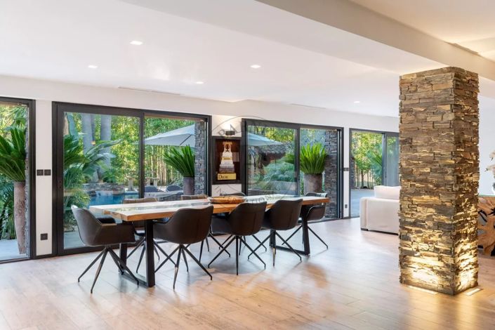 Image No.4-6 Bed House for sale