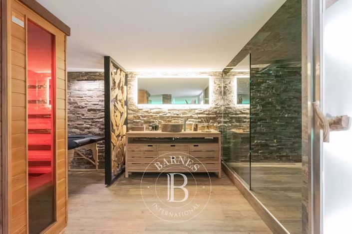 Image No.9-6 Bed House for sale
