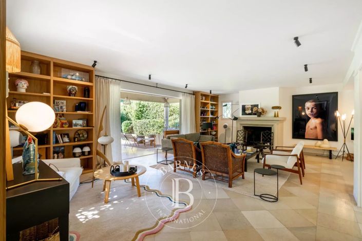Image No.2-5 Bed House for sale