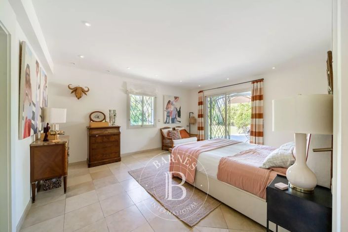 Image No.5-5 Bed House for sale