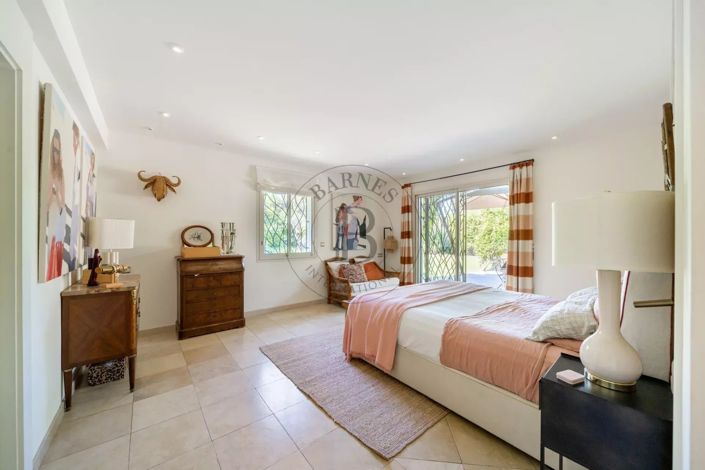 Image No.5-5 Bed House for sale