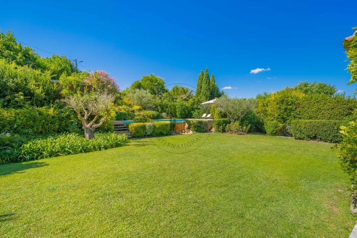 Image No.8-5 Bed House for sale