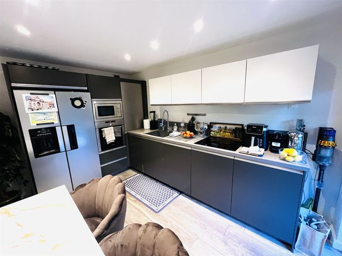 Image No.10-2 Bed Apartment for sale