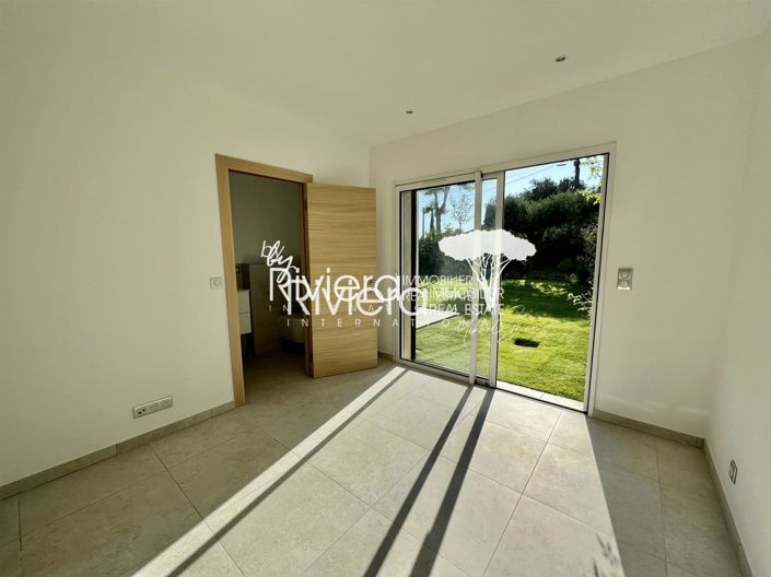 Image No.17-4 Bed House for sale