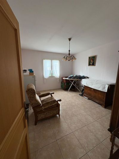 Image No.10-3 Bed House for sale
