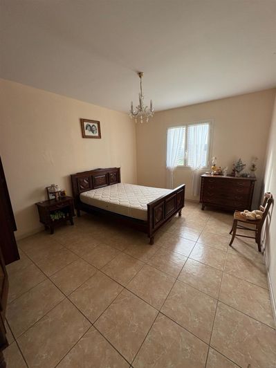 Image No.11-3 Bed House for sale