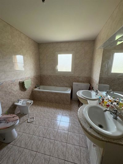 Image No.14-3 Bed House for sale
