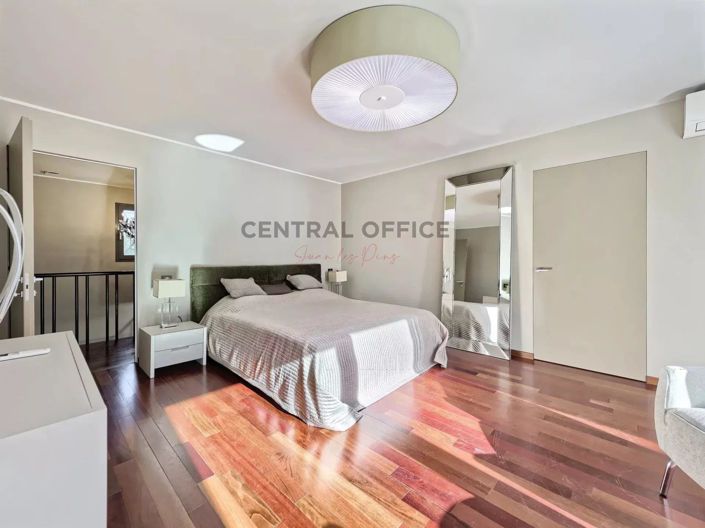 Image No.18-4 Bed House for sale
