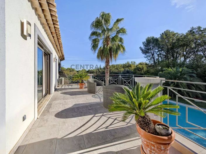 Image No.20-4 Bed House for sale
