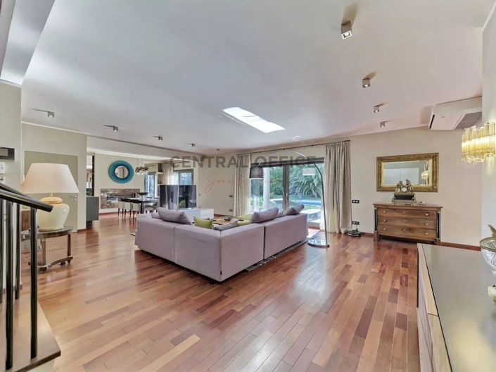 Image No.4-4 Bed House for sale