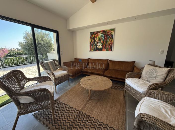 Image No.8-4 Bed House for sale